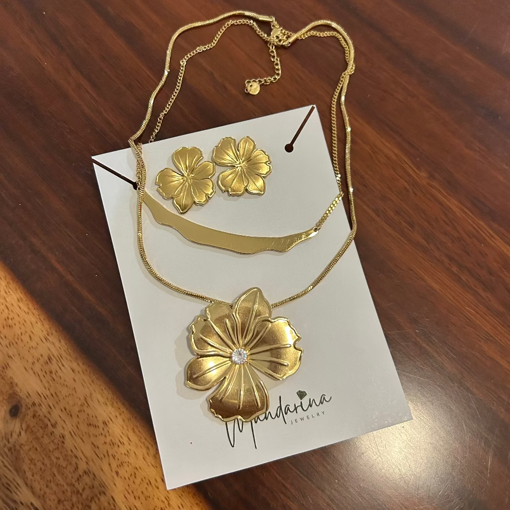 Set golden flower