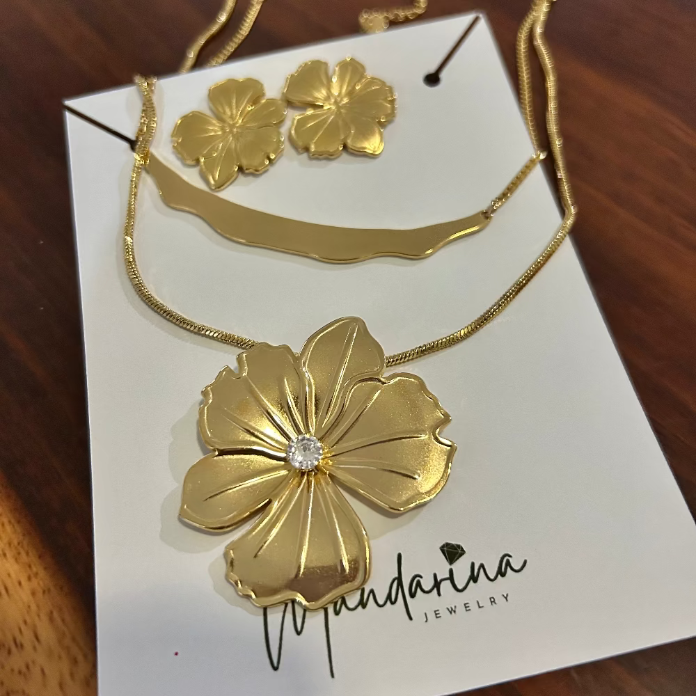 Set golden flower