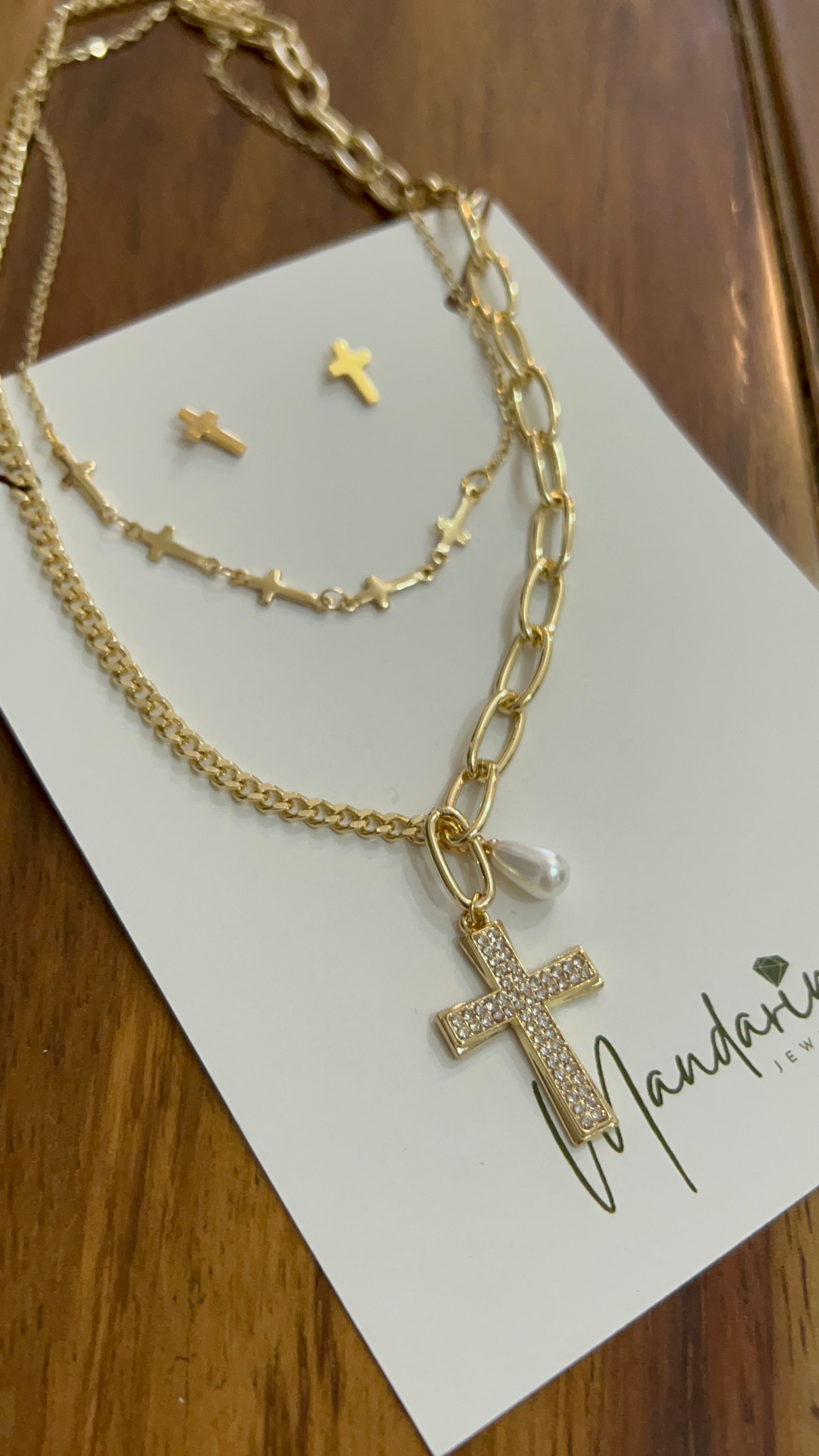 Collar doble cadena con dije de cruz