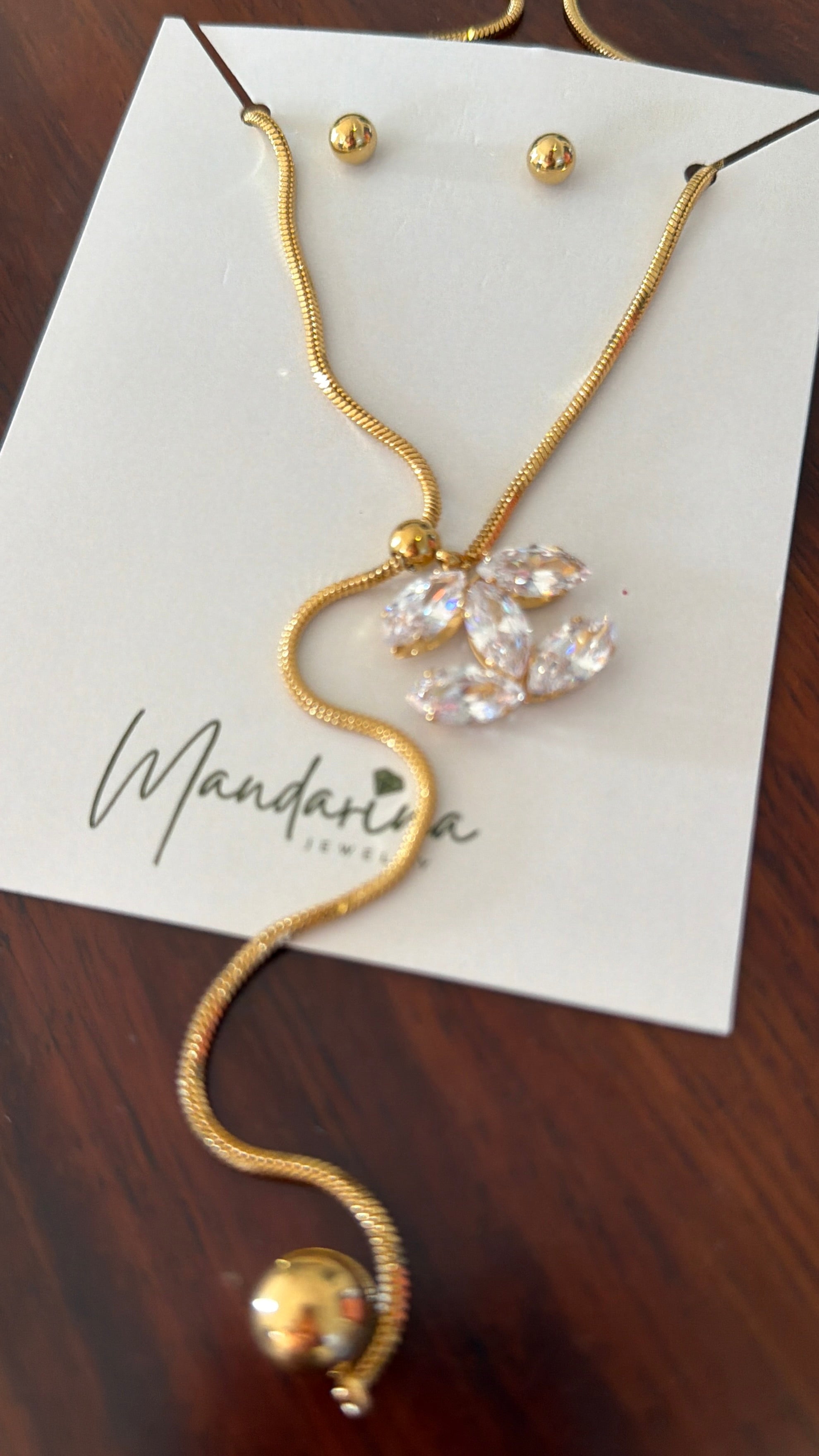 Collar estilo chanel