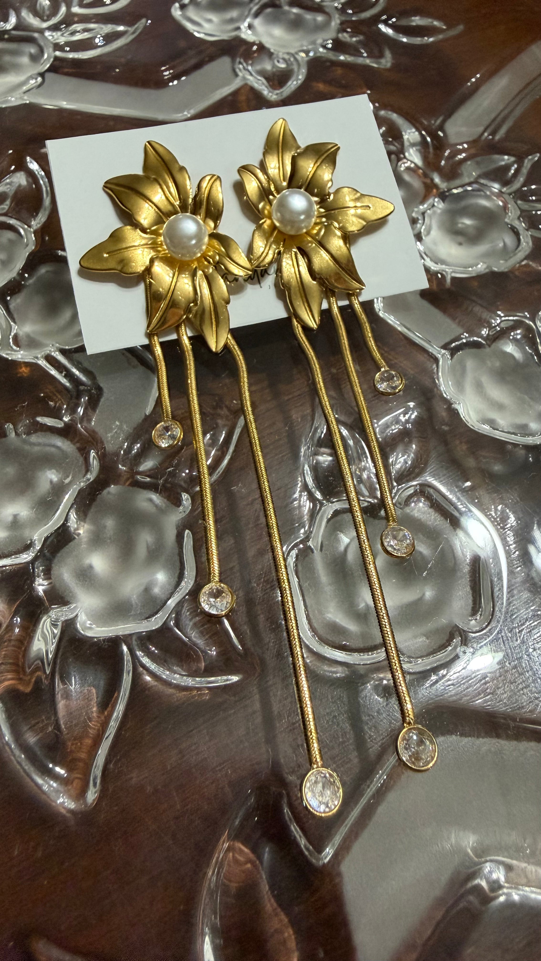 Aretes flor dorada