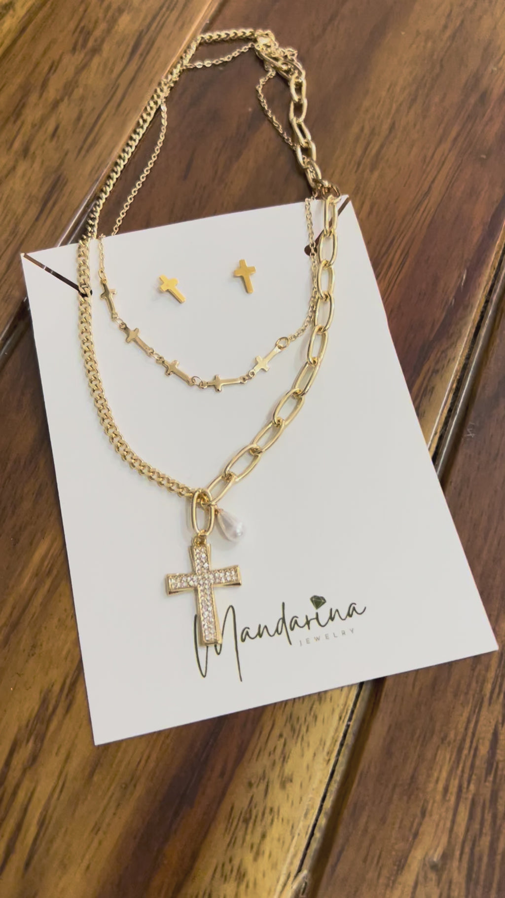 Collar doble cadena con dije de cruz